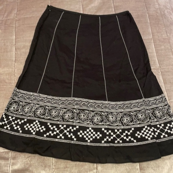 Ann TAYLOR Embroidered Skirt - Picture 1 of 6
